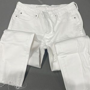 Articles of society white stretch denim.  Raw hem size 29